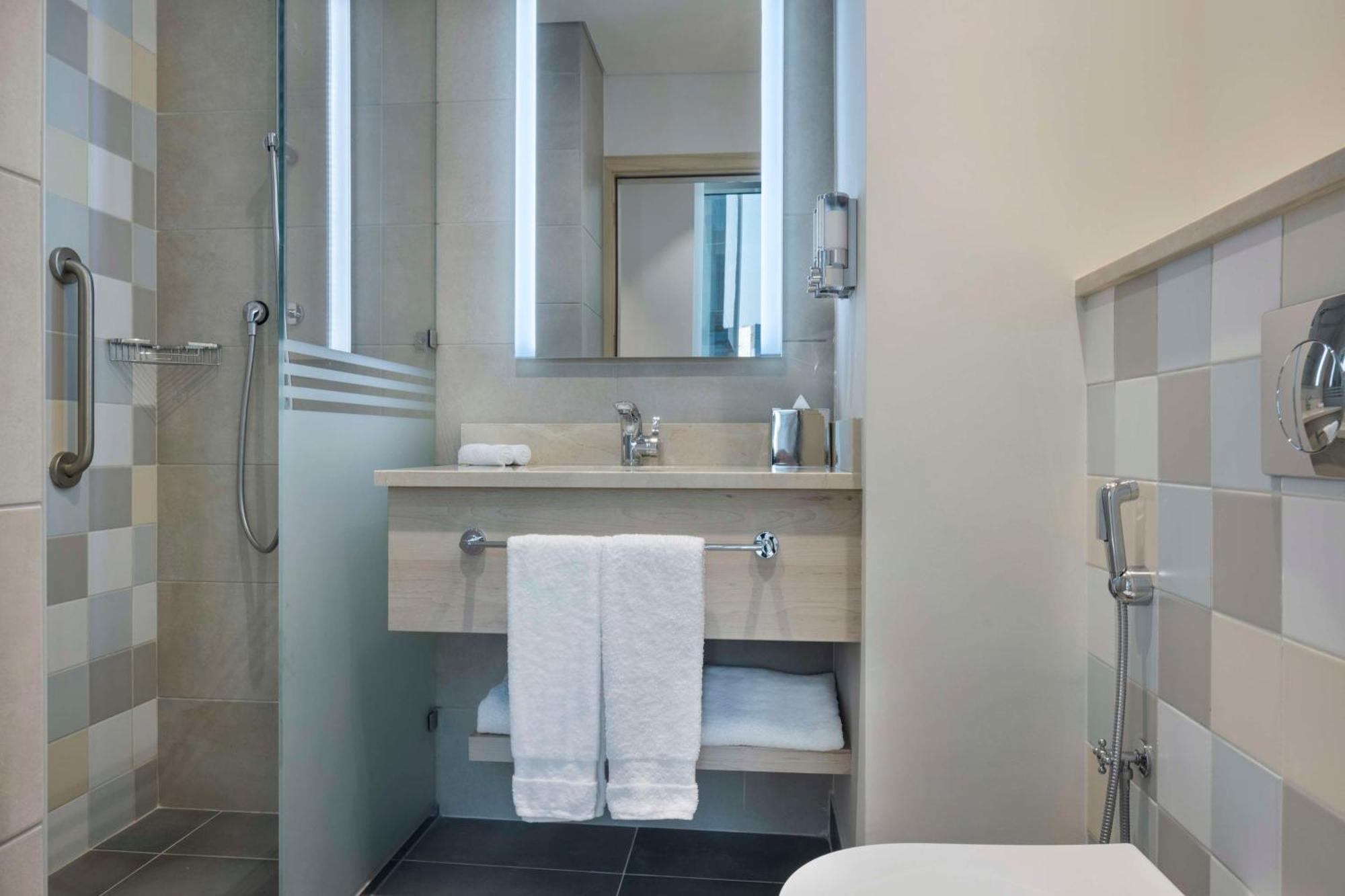 Hampton By Hilton Doha Old Town Hotel Екстериор снимка