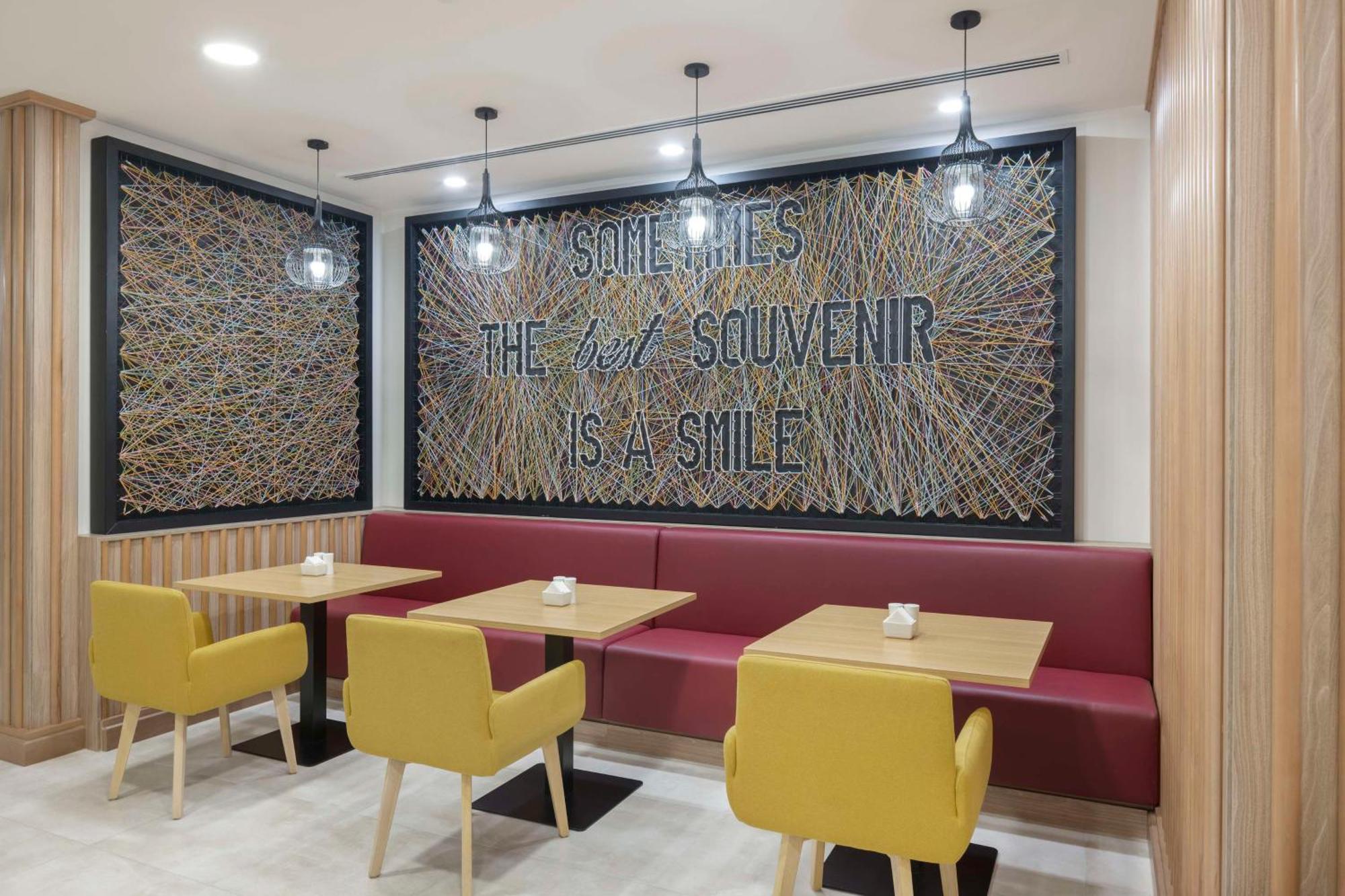 Hampton By Hilton Doha Old Town Hotel Екстериор снимка